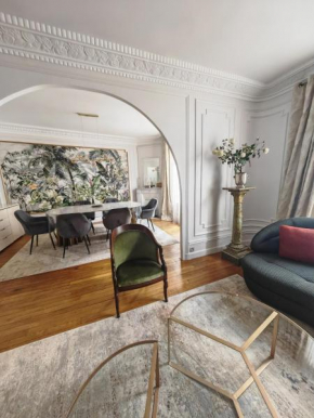 Grand Appartement vue tour effel